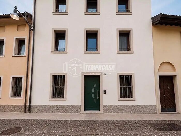 Appartamento con 6 locali in vendita in Via Giuseppe Garibaldi, Belluno