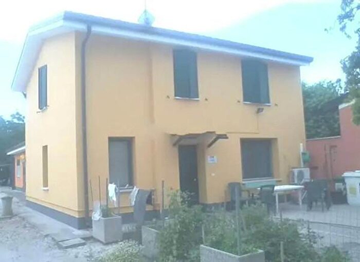 Casa con 5 locali in vendita in Via d Chiesa, Sermide e Felonica