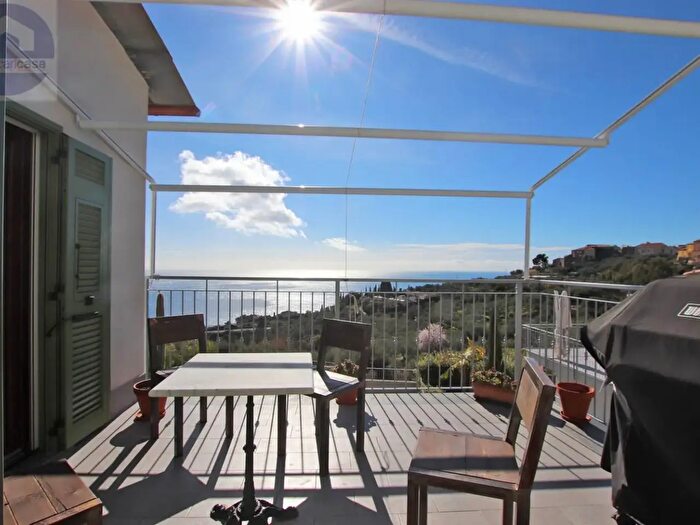 Appartamento trilocale in vendita in Via Matteotti, Cipressa