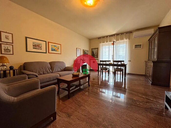 Appartamento con 6 locali in vendita in Via Giulio Verne, Matera