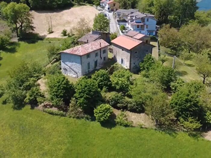 Casa con 8 locali in vendita in Via Canobbi, Castel D'Aiano