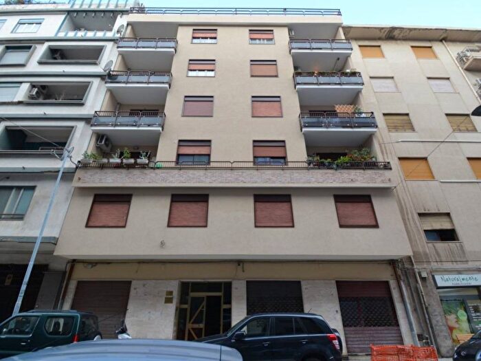 Appartamento trilocale in affitto in Via Giuseppe Natoli, San Martino, Messina