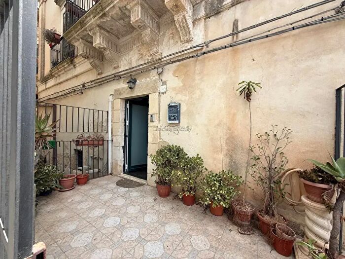 Casa trilocale in vendita in Vicolo Cataudella, Modica