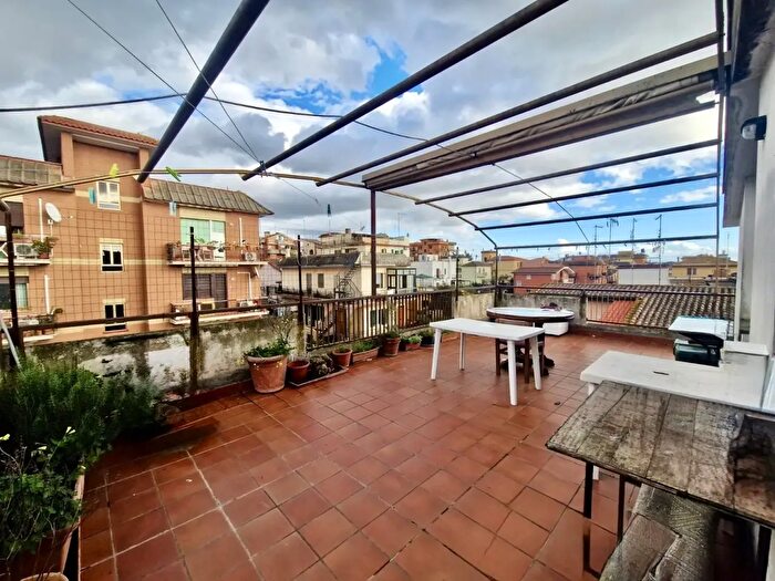 Appartamento trilocale in vendita in Via Giangiacomo Caraglio, Roma