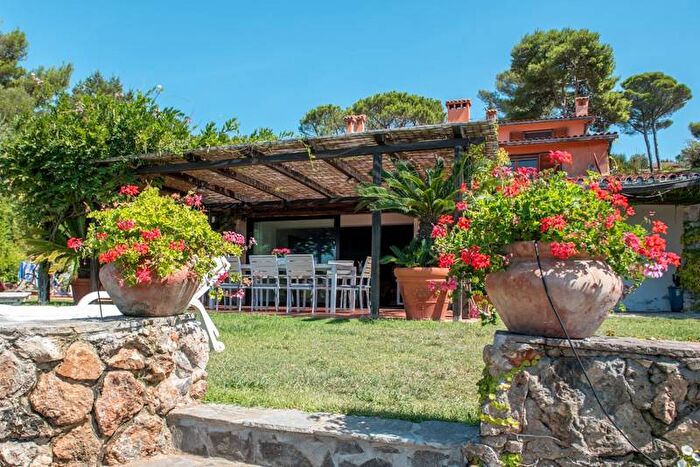 Casa con 6 locali in affitto in Ansedonia, Orbetello