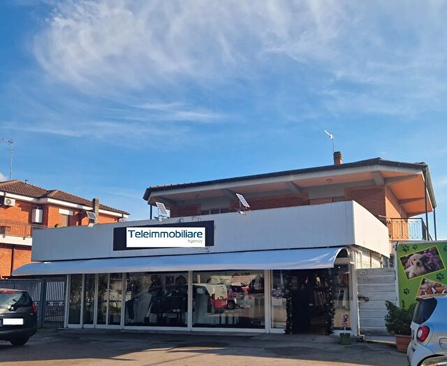 Casa con 10 locali in vendita in Via Biancamano, Sabaudia