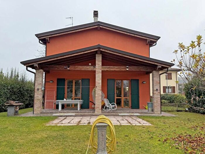 Casa con 6 locali in affitto in Via della Bassa, Bassa, Lesignano de Bagni