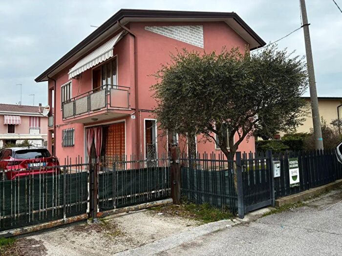 Casa quadrilocale in vendita in Via Gorgo, Santa Maria Di Sala