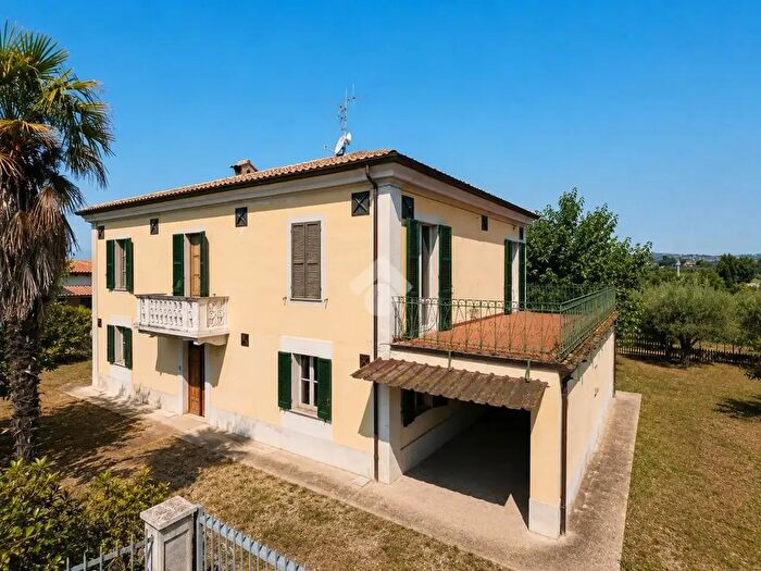 Casa con 5 locali in vendita in Via Nazionale per Teramo, Giulianova