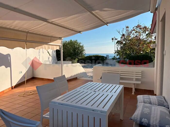 Casa con 5 locali in vendita in Via per San Pietro, Maruggio