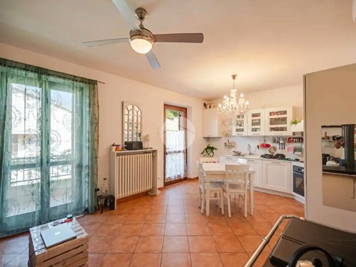 Appartamento trilocale in vendita in Via Mondara, Cavaion Veronese