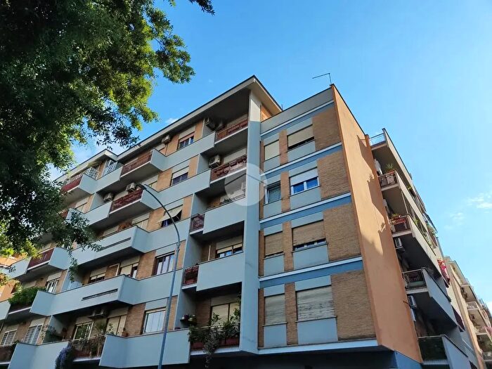 Appartamento trilocale in affitto in Piazzale Enrico Dunant, Roma