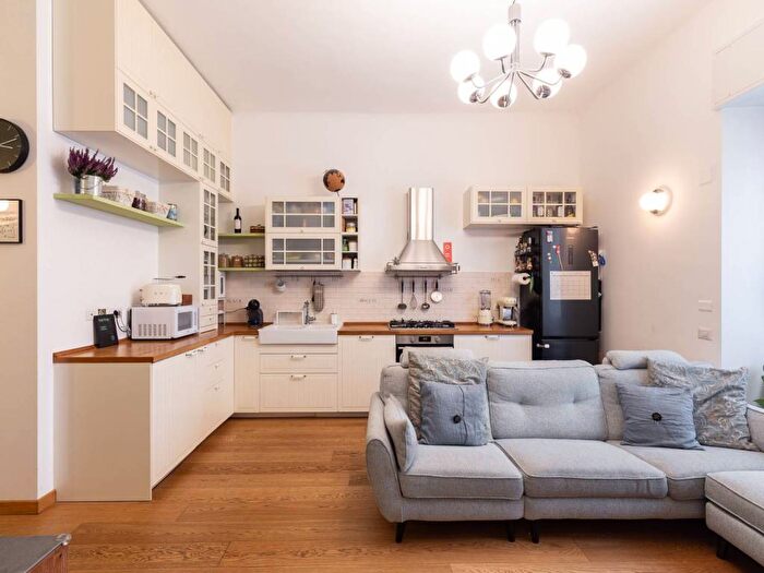 Appartamento trilocale in affitto in Via Antonio Dugnani, Solari, Milano