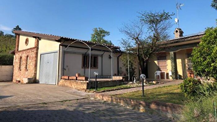 Casa con 5 locali in vendita in Frazione Casa Fontana, Montu Beccaria