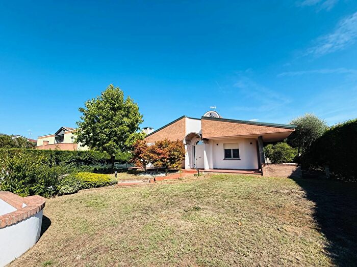 Casa con 10 locali in vendita in Poggio Rusco