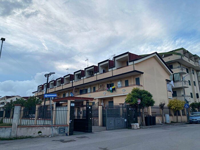 Appartamento trilocale in vendita in Via Onorevole Ignazio Caruso, Acerra