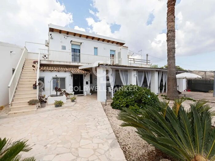 Casa con 13 locali in vendita in Via degli Assiri, Scicli