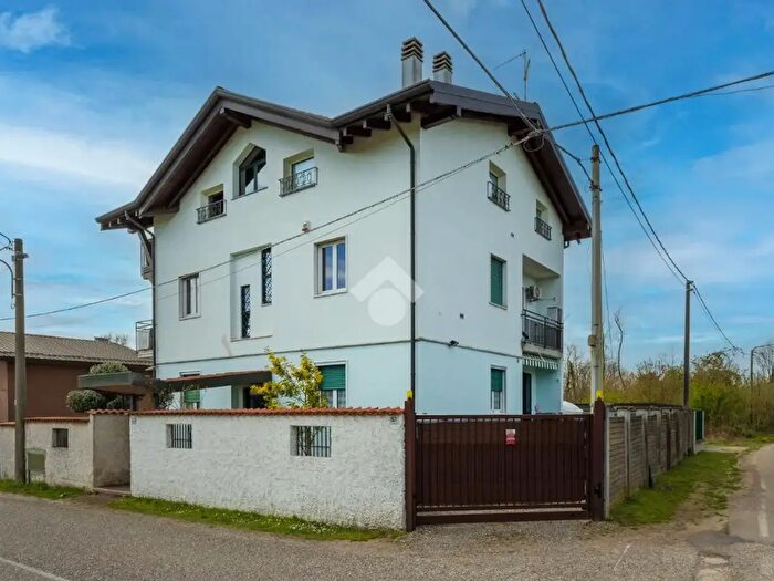 Appartamento trilocale in vendita in Via Gioacchino Rossini, Marnate