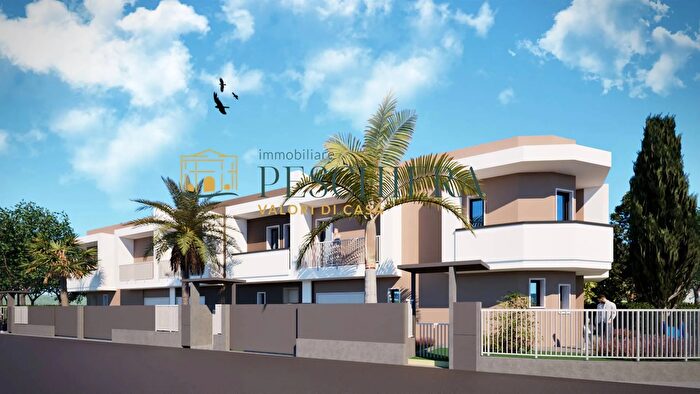 Casa quadrilocale in vendita in Via Frassino, Peschiera Del Garda