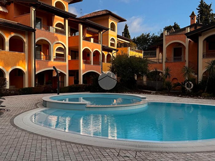 Appartamento trilocale in vendita in Via Lungolago Giuseppe Zanardelli, Toscolano Maderno