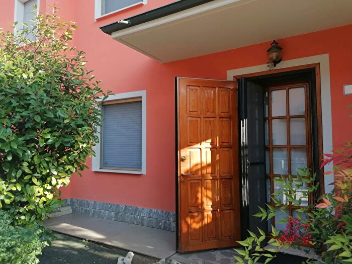 Casa con 9 locali in vendita in Modena