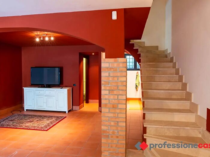 Casa con 8 locali in vendita in Via Due Giugno Snc, Sgurgola
