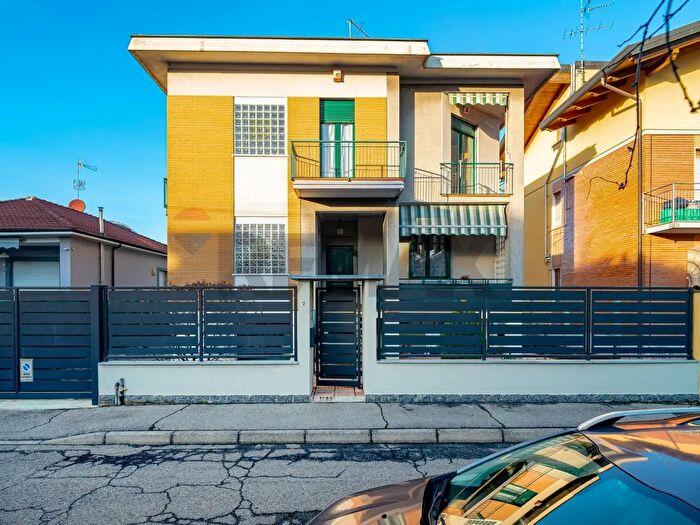 Casa con 6 locali in vendita in Via Niccolo Tommaseo, Rho