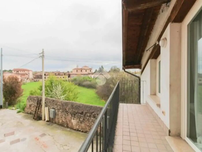 Appartamento trilocale in vendita in Via Cantalupo, Nuvolera