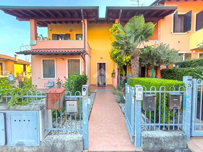 Appartamento trilocale in vendita in Via Madonna di Campagna, Castelnuovo Del Garda
