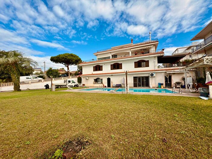 Appartamento con 8 locali in vendita in Via Antonello da Messina, San Gregorio Di Catania