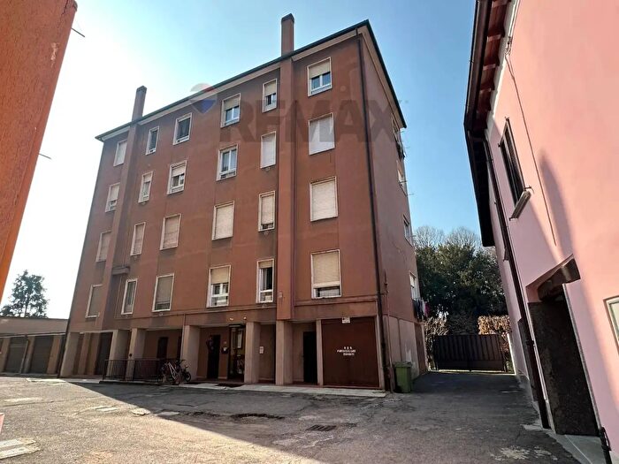 Appartamento trilocale in vendita in Via Cavour, Usmate Velate