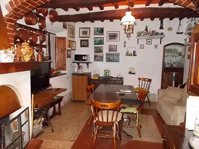 Casa trilocale in vendita in Pistoia