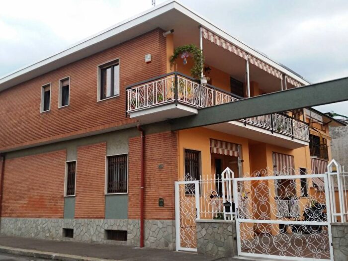 Appartamento trilocale in affitto in Via Bard, Pozzo Strada, Torino