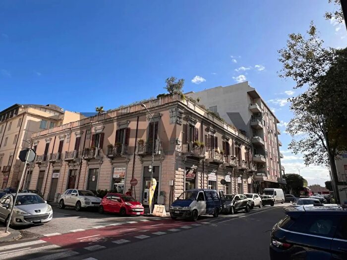Appartamento con 8 locali in vendita in Via Natoli, Messina