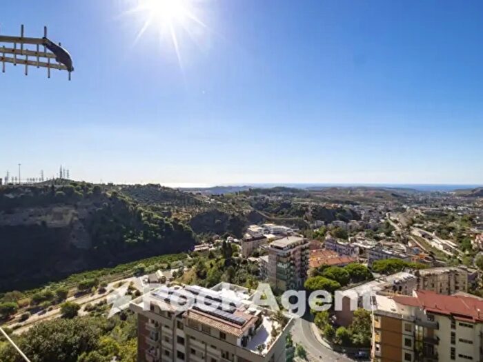 Appartamento quadrilocale in vendita in Via Francesco Cilea, Catanzaro