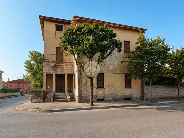 Casa con 6 locali in vendita in Via XX Settembre, Avezzano