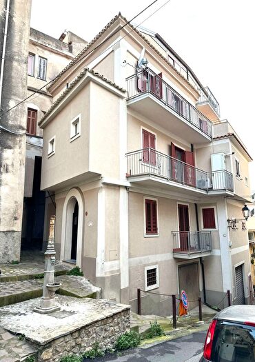 Casa con 7 locali in vendita in Cetraro