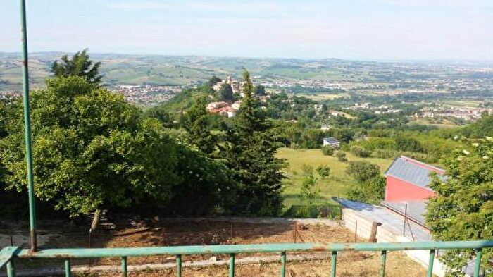 Appartamento con 5 locali in vendita in Via Pace, Monte Roberto