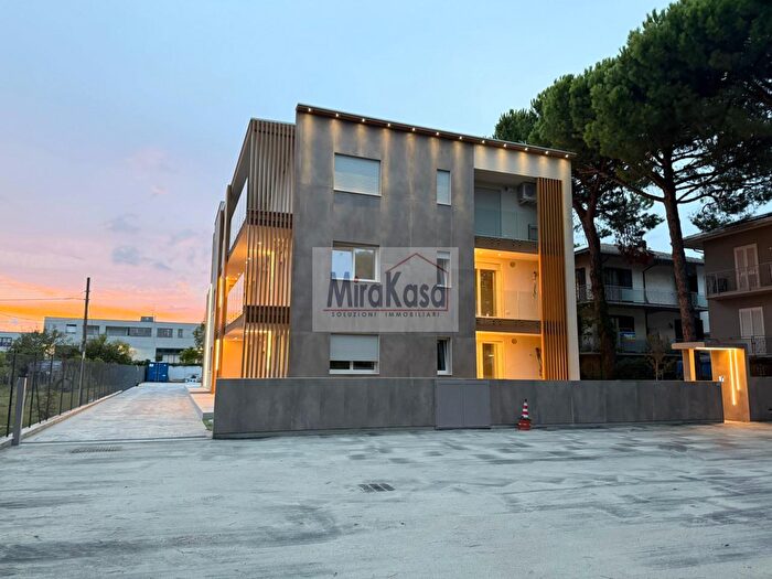 Appartamento quadrilocale in vendita in Via Caduti, Cervia