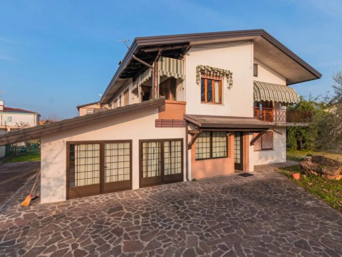Casa con 10 locali in vendita in Via Buozzoi, San Stino di Livenza