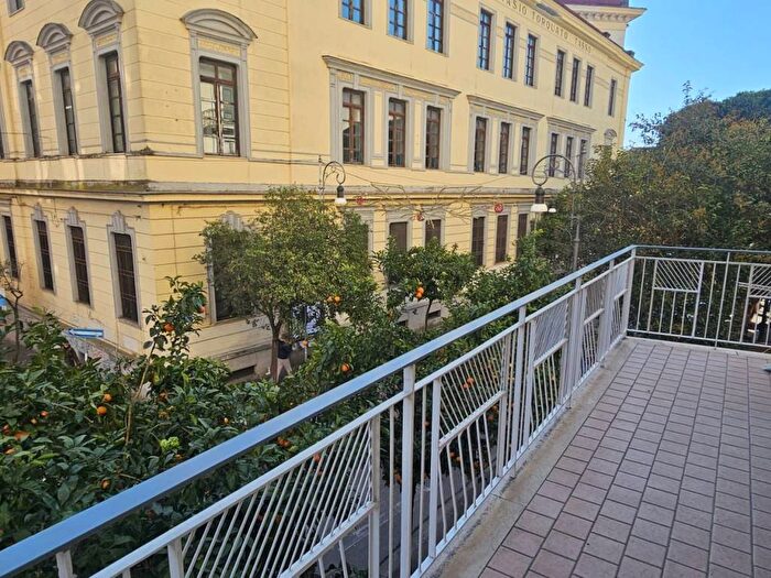 Appartamento con 6 locali in affitto in Via del Carmine, Carmine, Salerno