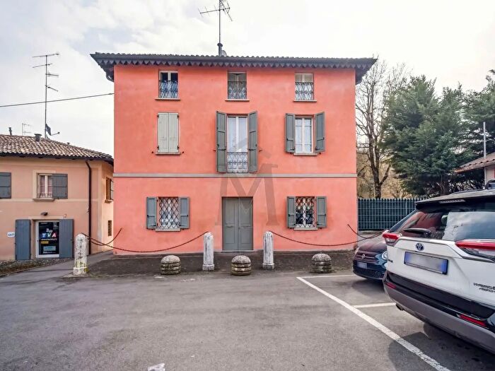 Casa con 9 locali in vendita in Viale Umberto Primo, Reggio Emilia