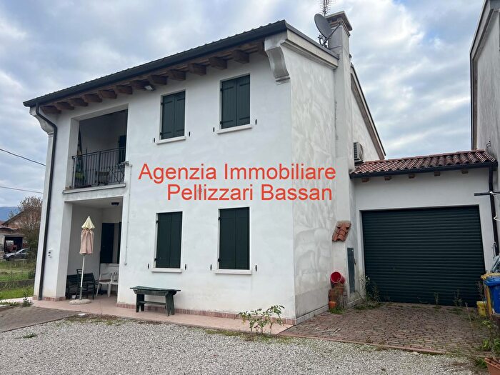 Casa quadrilocale in vendita in Via Curogna, Pederobba