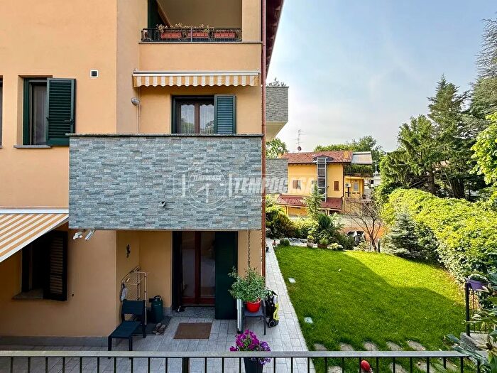 Appartamento quadrilocale in vendita in Via Galileo Galilei, Usmate Velate
