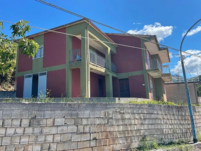 Casa quadrilocale in vendita in Contrada Camporeale, Marsico Nuovo