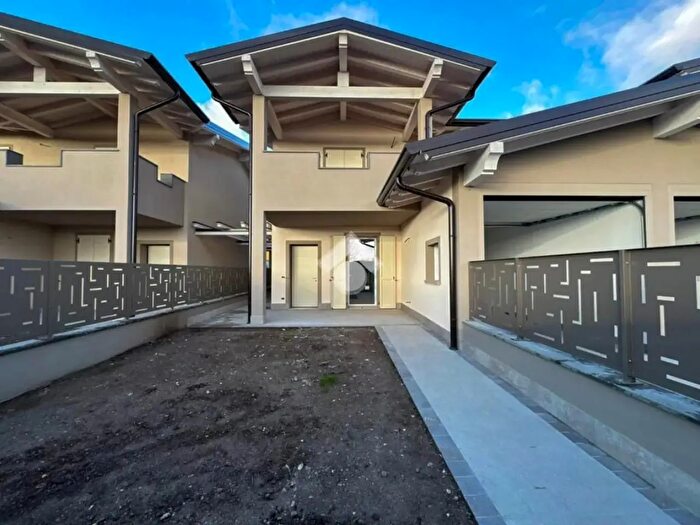 Casa quadrilocale in vendita in Via Caduti di Nassirya, Bagnolo Mella