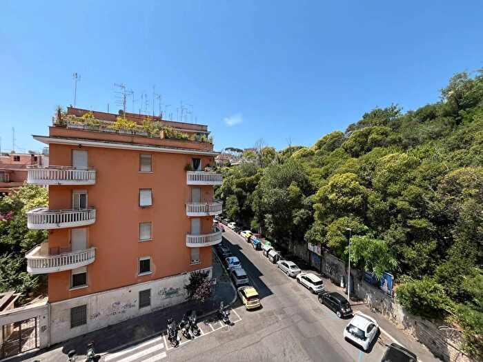 Appartamento trilocale in vendita in Via Giacomo Barzellotti Roma, Roma