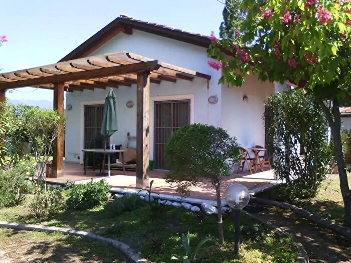 Casa quadrilocale in vendita in Pietrasanta