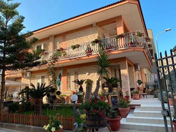 Casa con 5 locali in vendita in Mondragone