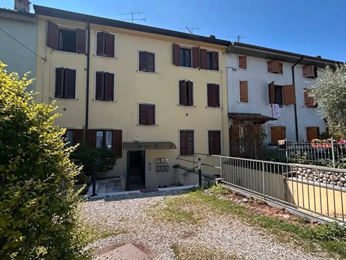 Appartamento trilocale in vendita in Via Casaline, Castelnuovo Del Garda